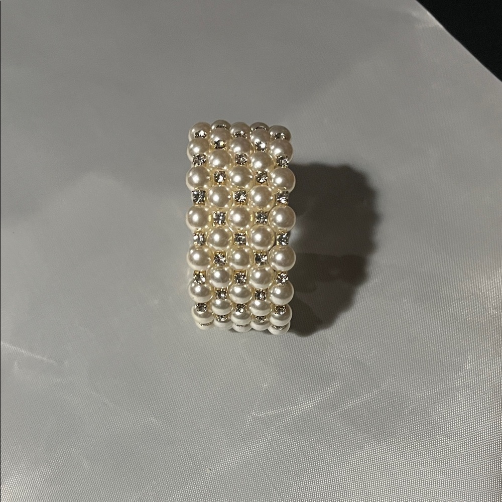 Elegant Pearl Beaded Bracelet